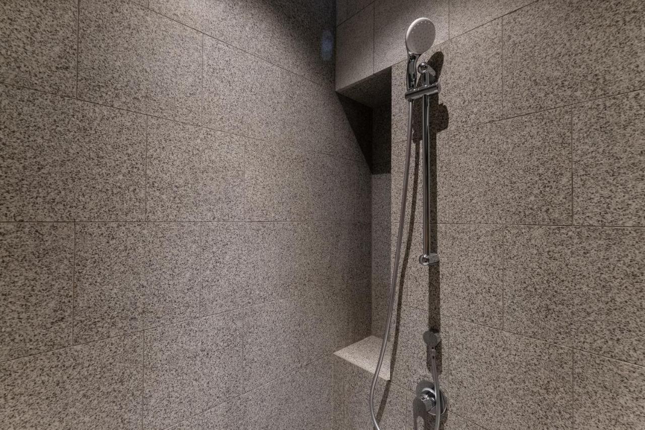 Scarletz Klcc Studio Suites 4 Pax Luxury Modern Style Wifi 100Mbps Kuala Lumpur Exterior foto